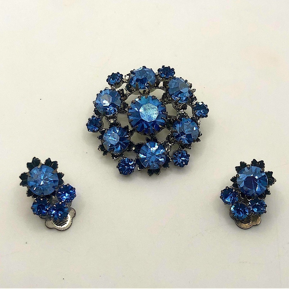 Vtg Blue Crystal Floral Flower Brooch Clip On Earrings 1.5” Brooch .6” Earrings